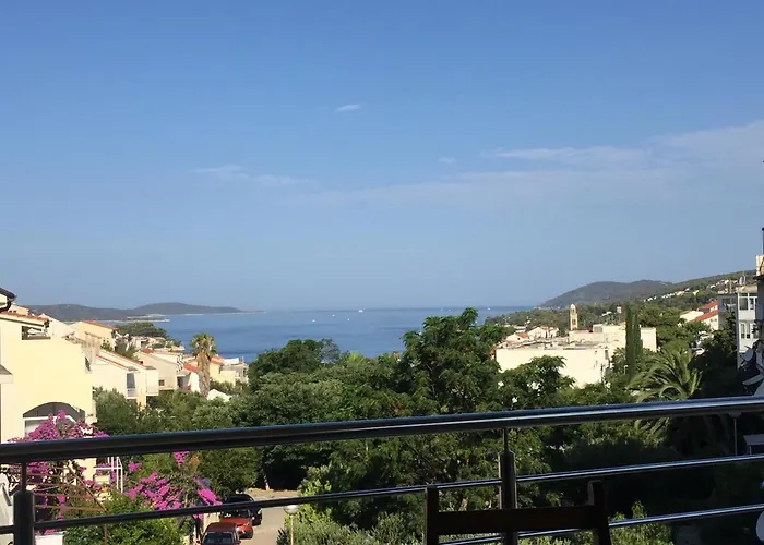 Riljic * Hvar Town